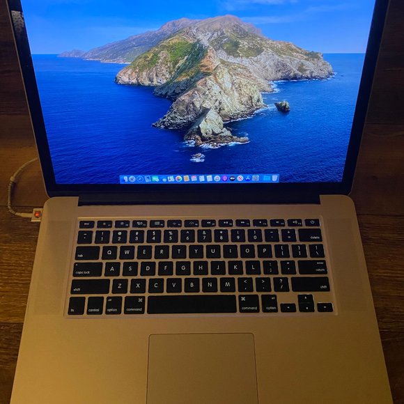 Apple MacBook Pro 15" - Picture 2 of 6